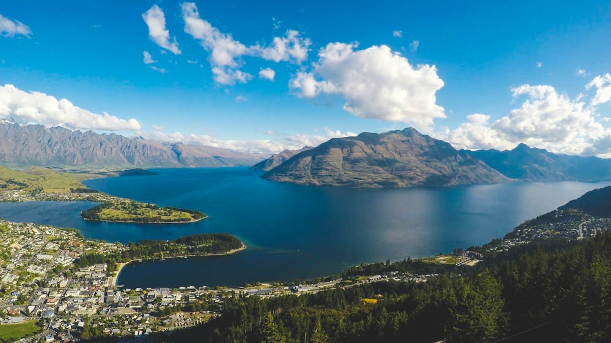 Queenstown on the shore of Lake Wakatipu, with mountains behind